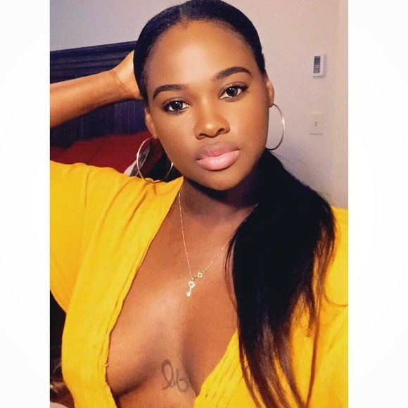 Hi everyone! I’m Sasha & Welcome to my Closet❤️ - Picture 6 of 6